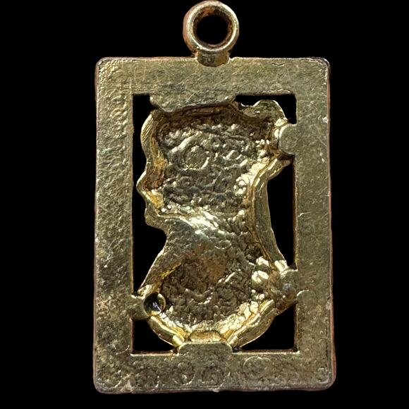 Vintage Cleopatra Pendant Gold Tone Unsigned - Picture 2 of 2